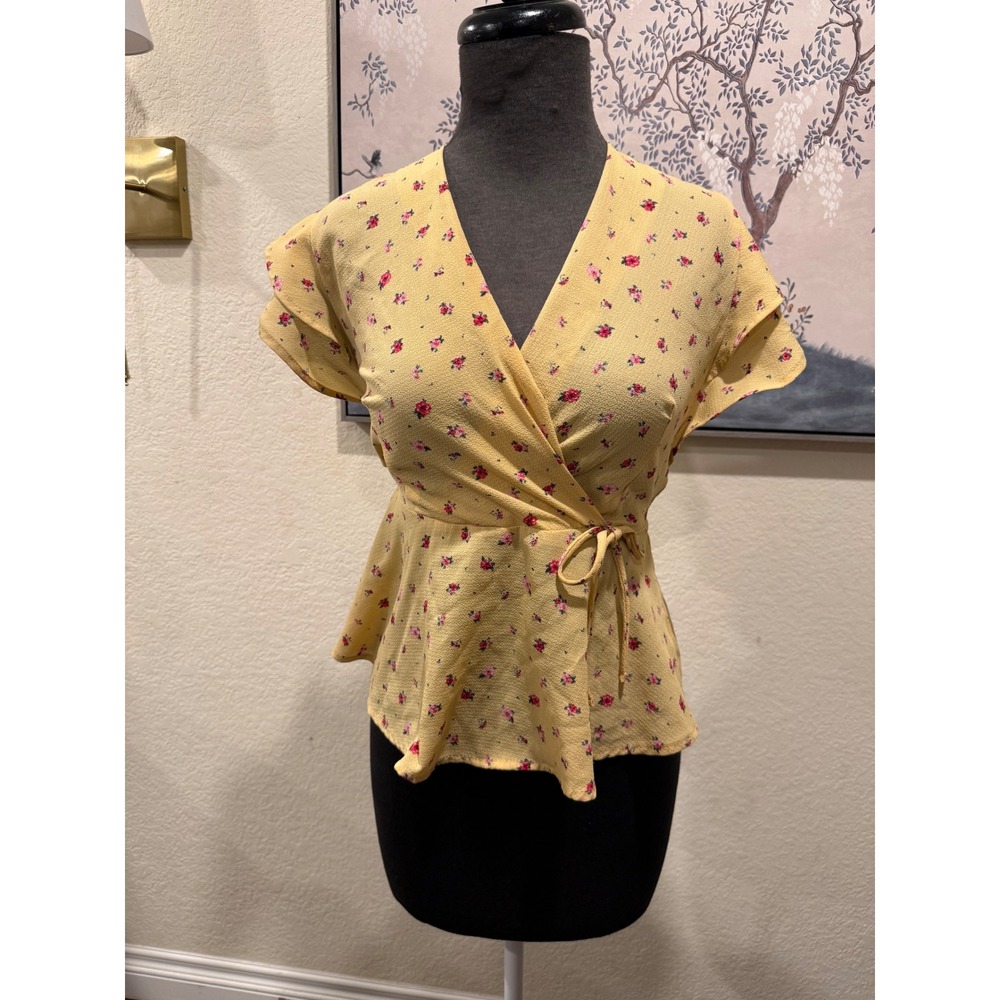 Monteau‎ Los Angeles Yellow Floral Wrap Peplum Top Flutter Sleeve Womens Medium
